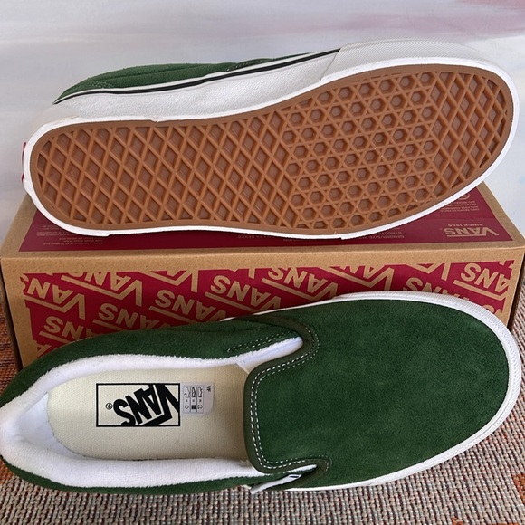 Vans WMNS Knu Slip
Green/True White
VN0009QDBGN
Sneakers - Picture 3 of 16